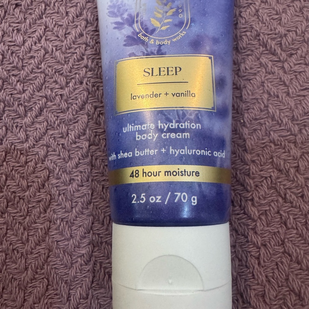 Bath & Body Works Lavender + Vanilla Hydrating Body Cream - Purple & White